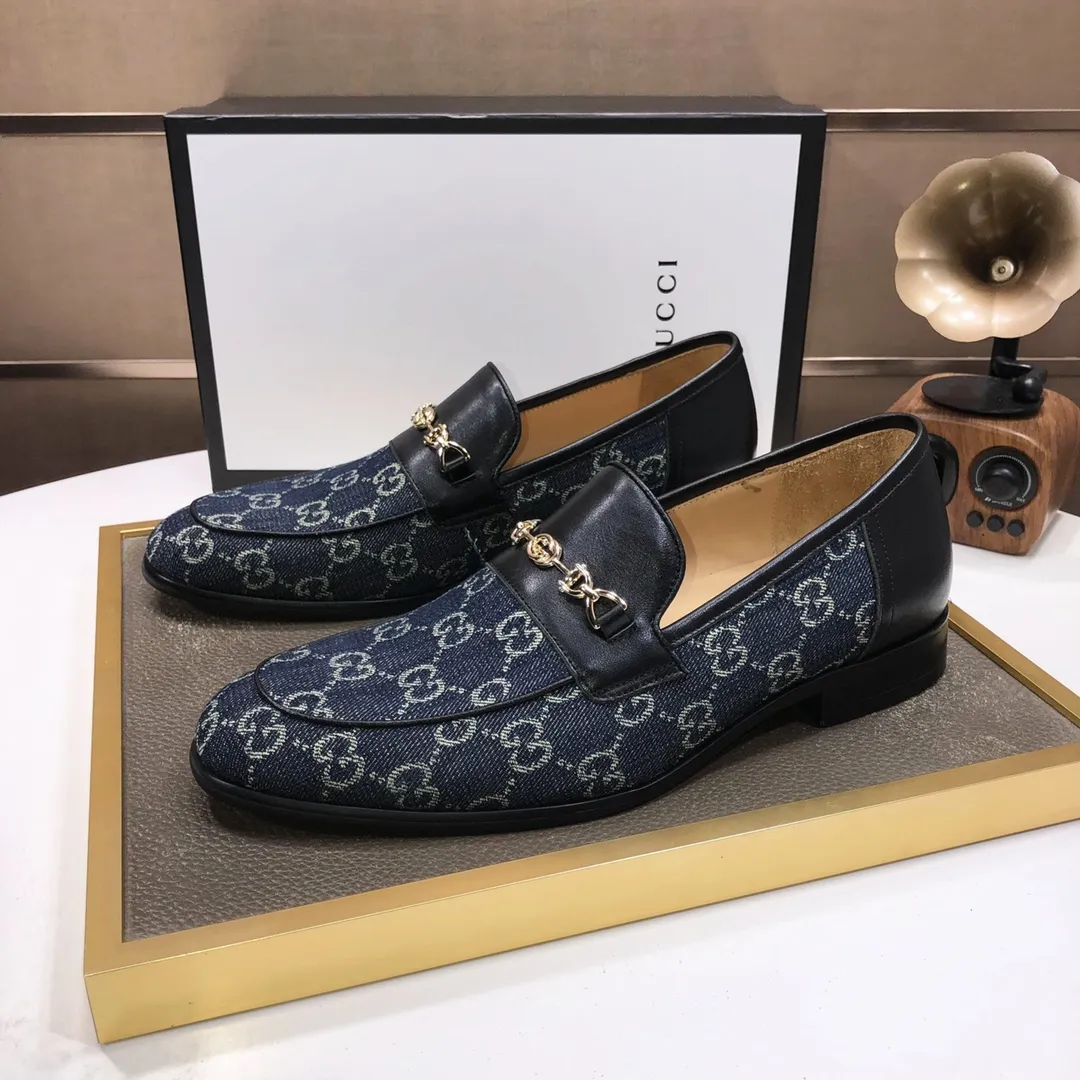 Factory batch 500💰Italy’s top luxury men’s shoe giant (GUCCI) (Gucci) (full cowhide lining) new arrival🍃Original European style🔰 Pleasant to the eye😍In order to make the shoes more durable and non-deformable🌀The production continues to follow traditional methods but there is still no lack of innovation💪The original sheepskin is selected for the leather♻️Smooth, natural and extra bright⭐Made of imported cowhide The rich man’s first choice 38-45 (45 customized)